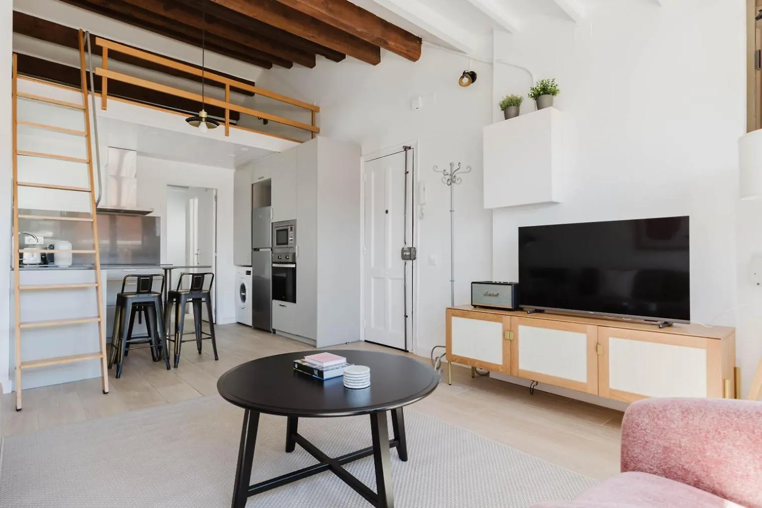 Blueground Galvany Furnished Penthouse Bcn-135 Barcelona España
