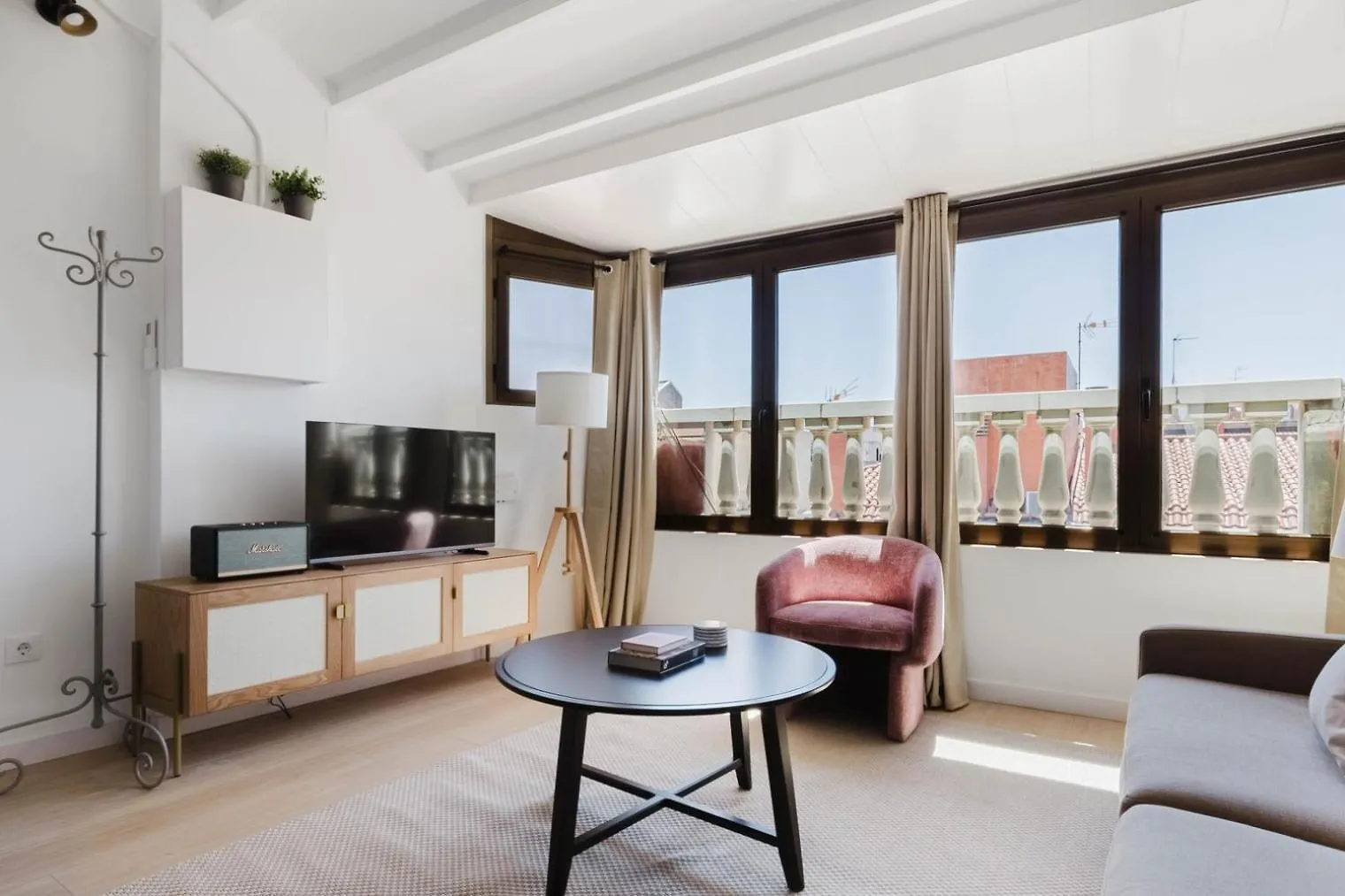 Blueground Galvany Furnished Penthouse Bcn-135 Barcelona Apartamento