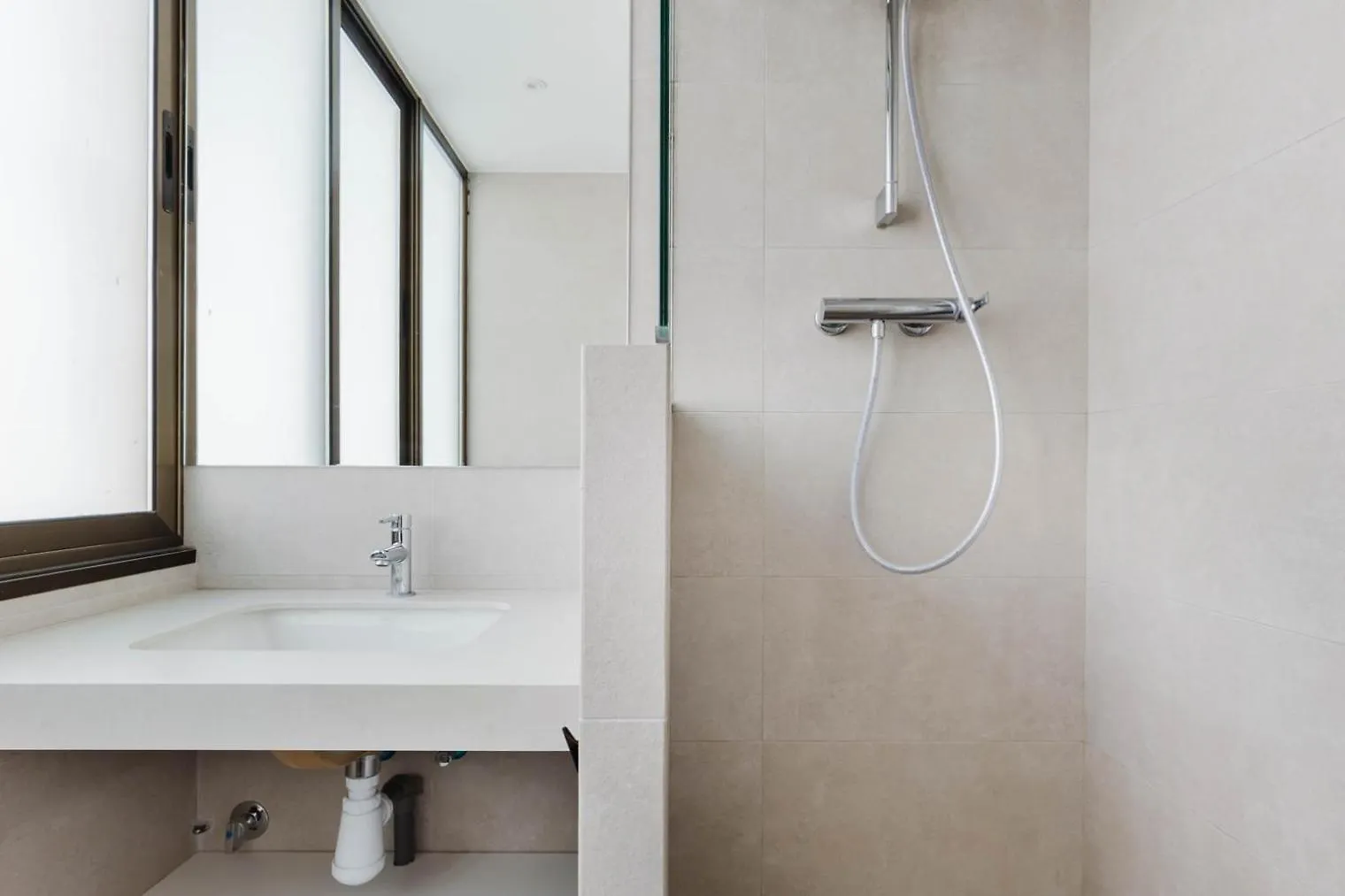 Blueground Galvany Furnished Penthouse Bcn-135 Barcelona Apartamento