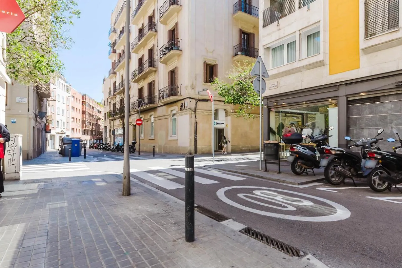 Blueground Galvany Furnished Penthouse Bcn-135 Barcelona Apartamento